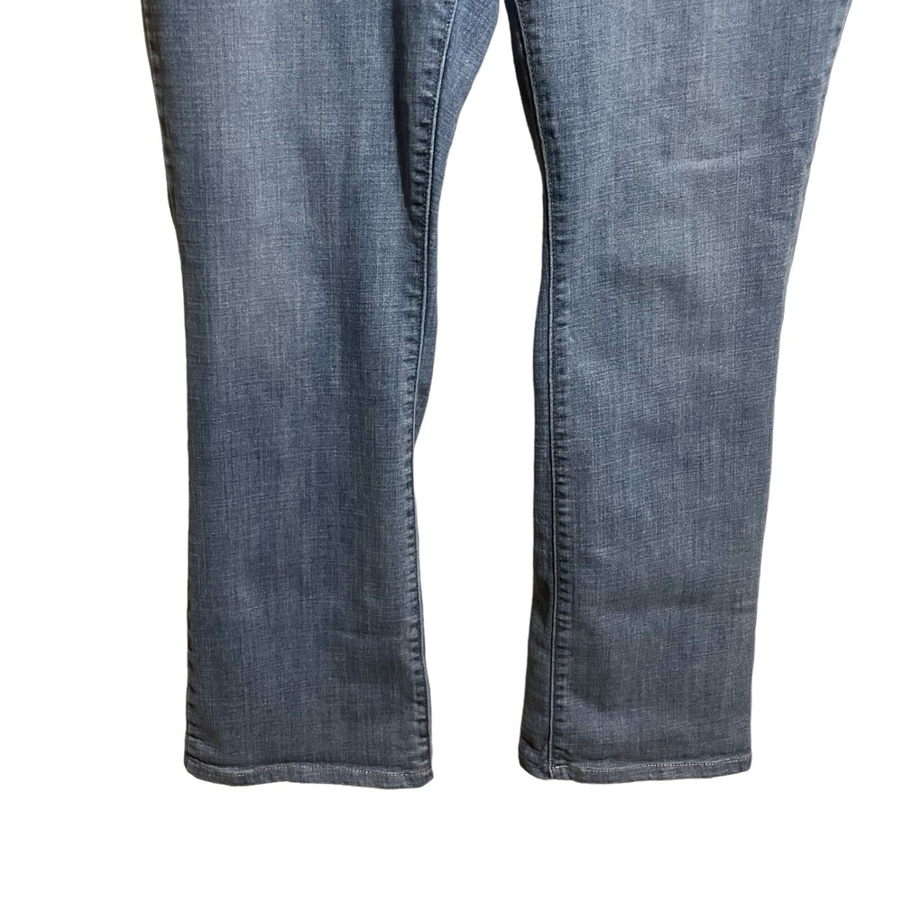 Levis Jean Women sz 32 Classic Bootcut 14M 34x29 Blue Denim Stretch Pants Casual - Picture 4 of 11